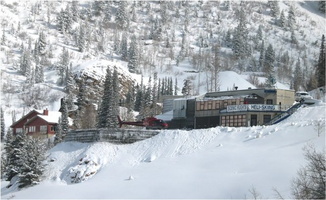 heli skiing